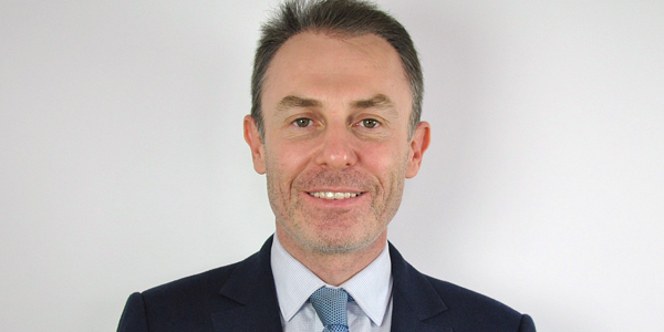 Знакомьтесь: пластический хирург, пересадивший человеческое лицо Знакомьтесь: пластический хирург, пересадивший человеческое лицо